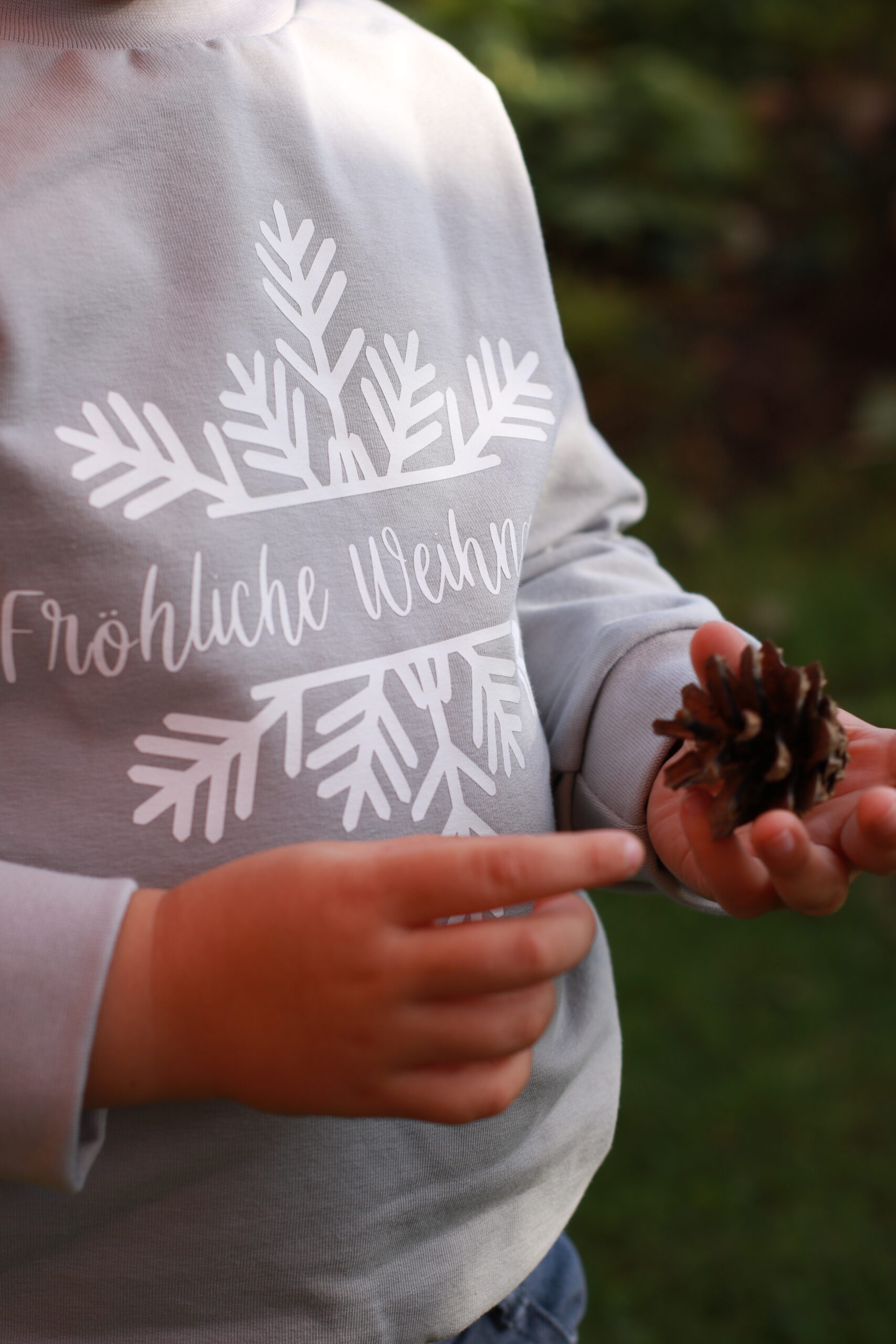 Kinderpullover mit Schneeflocke